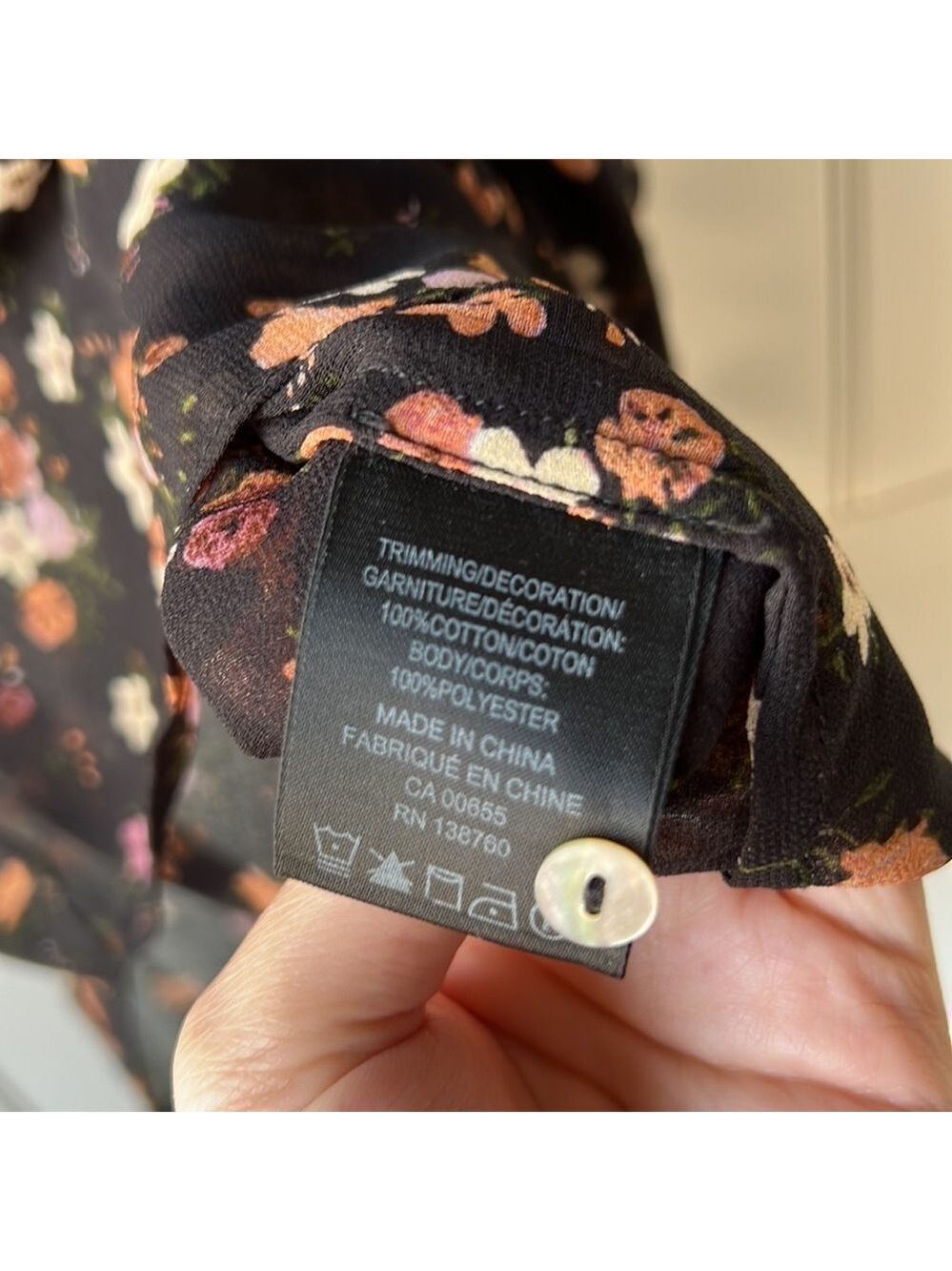 Camber & GRACE Black Floral Sheer Cut Out Sleeve Tunic Small - Picture 8 of 11
